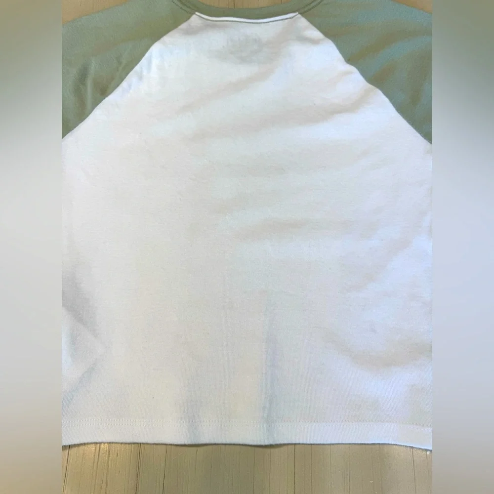 Like New!  Hollister Must Have Collection- Short Crew Baby Tee- Green/White Sz S - Picture 10 of 10